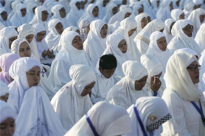 Endonezya'da dünya barışı için dua - 650