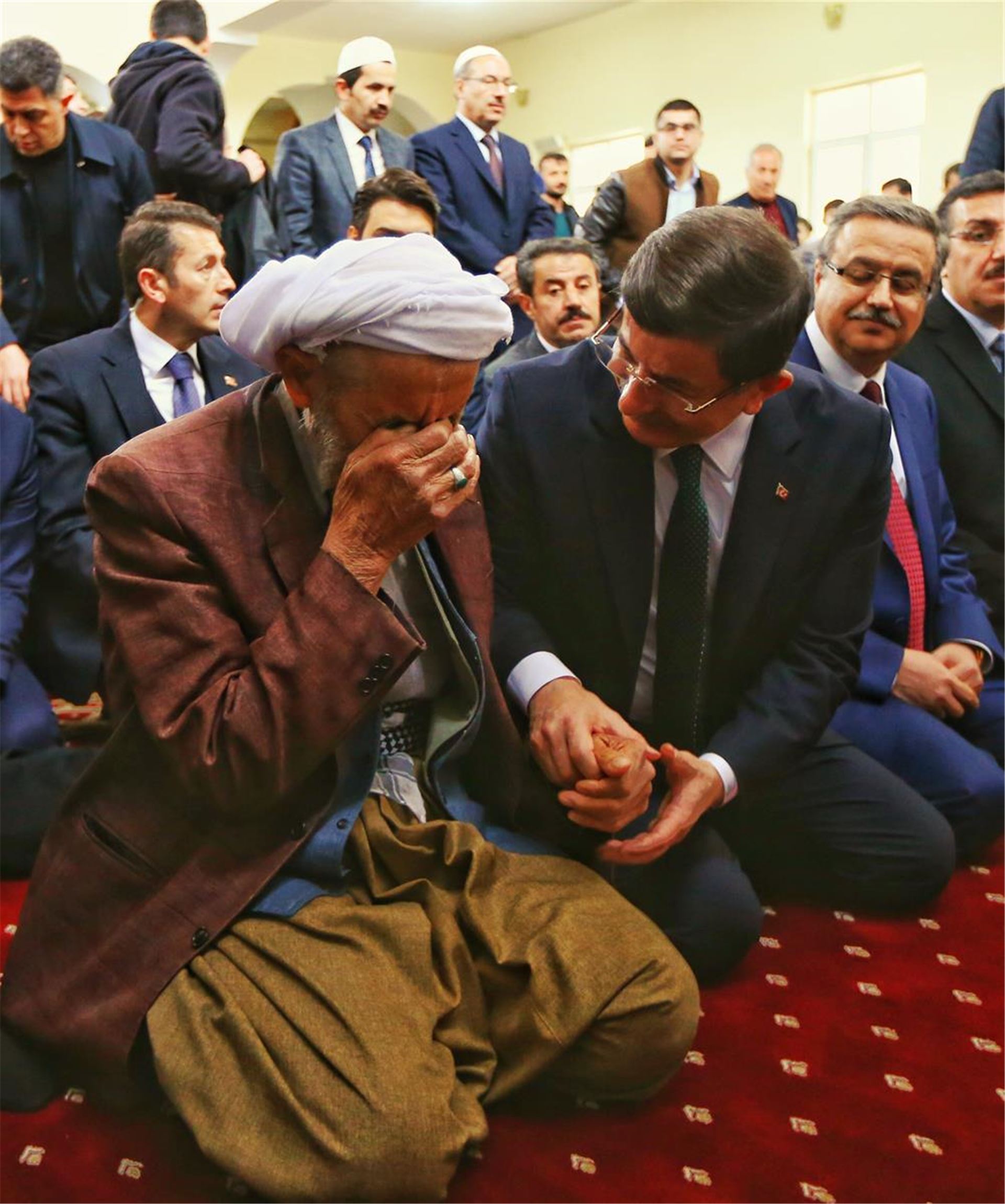 Yaşlı amcadan Davutoğlu'na: Bizi yalnız bırakmayın - 1