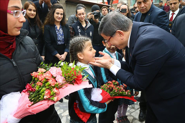 Yaşlı amcadan Davutoğlu'na: Bizi yalnız bırakmayın - 12