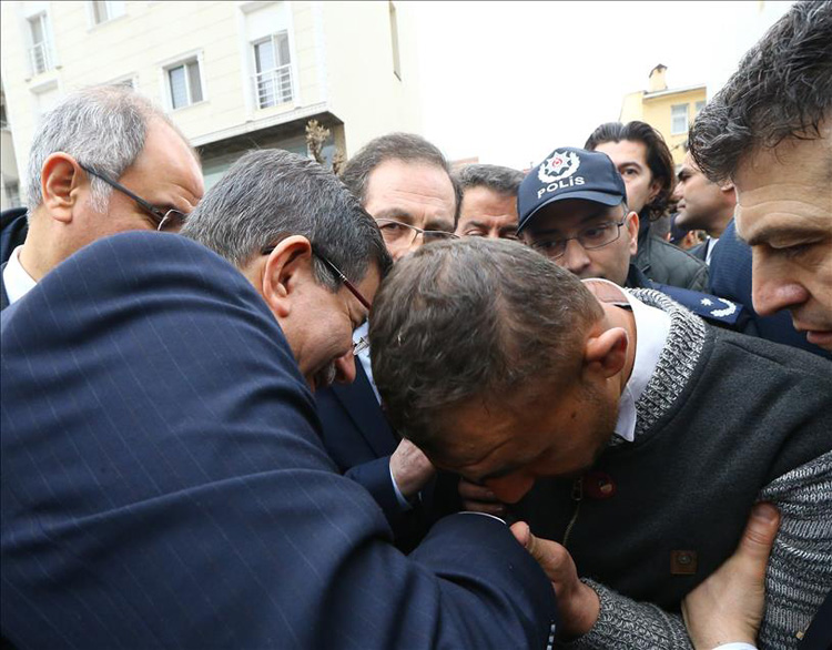 Yaşlı amcadan Davutoğlu'na: Bizi yalnız bırakmayın - 4