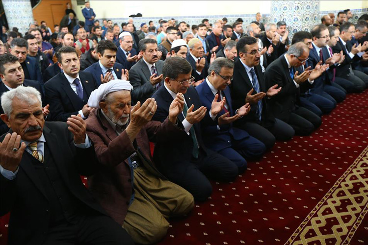 Yaşlı amcadan Davutoğlu'na: Bizi yalnız bırakmayın - 3