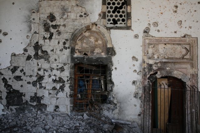 Sur'da tarihi camideki tahribat ortaya çıktı - 650