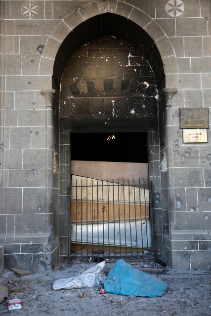 Sur'da tarihi camideki tahribat ortaya çıktı - 827