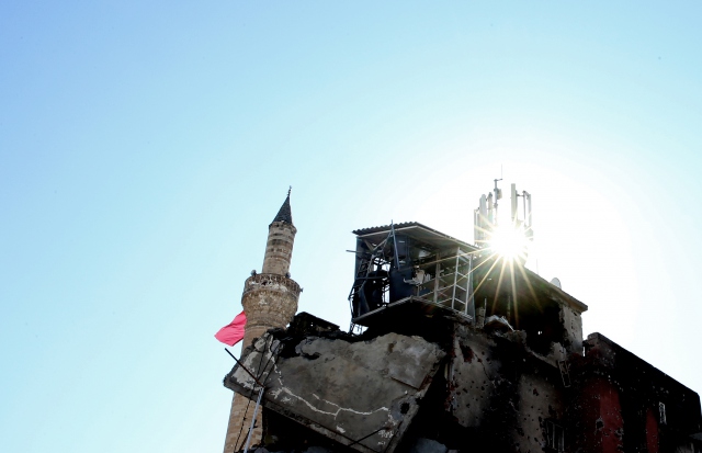 Sur'da tarihi camideki tahribat ortaya çıktı - 534