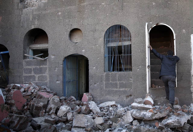 Sur'da tarihi camideki tahribat ortaya çıktı - 685