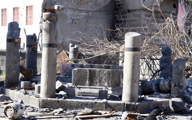 Sur'da tarihi camideki tahribat ortaya çıktı - 625