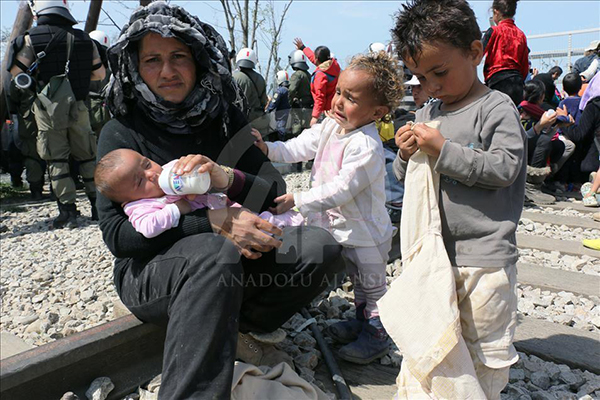 Mülteciler tel örgüleri yıkmaya çalıştı - 2