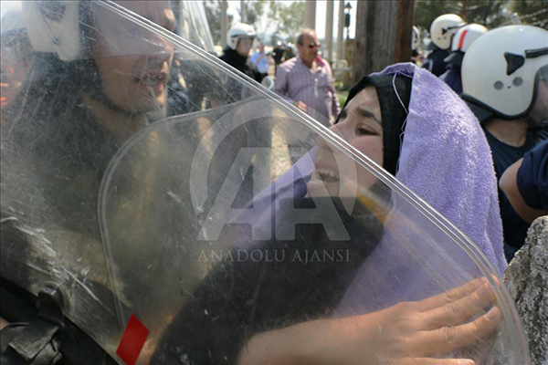 Mülteciler tel örgüleri yıkmaya çalıştı - 4