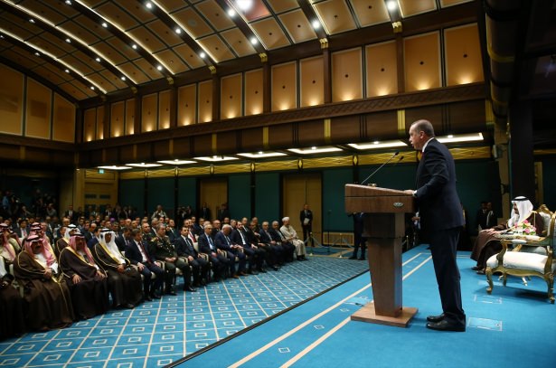 Kral Selman’a ’Devlet Nişanı’ - 640