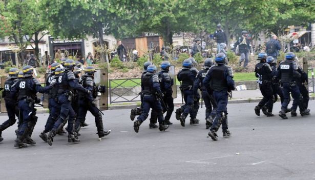 Fransa karıştı! 500 bin kişi sokakta - 12