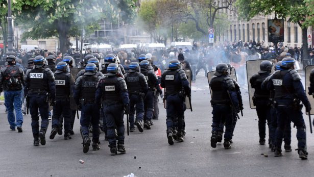 Fransa karıştı! 500 bin kişi sokakta - 8