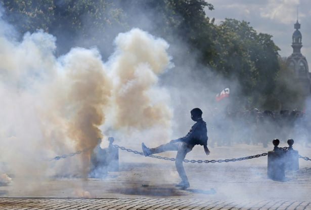 Fransa karıştı! 500 bin kişi sokakta - 9