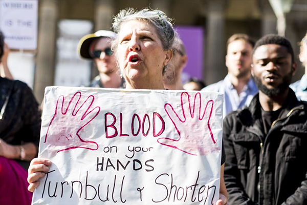 Avustralya'da hükümet protesto edildi - 2