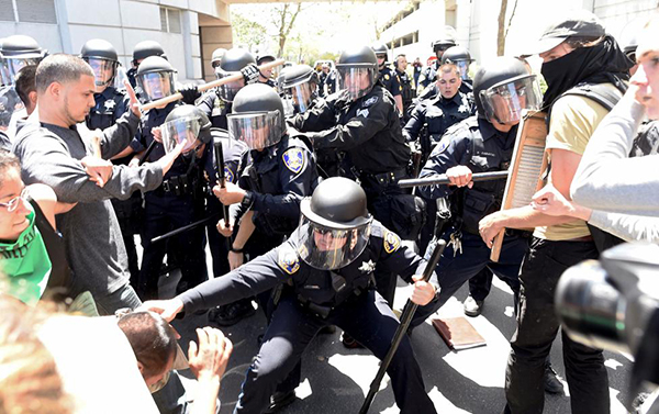 Donald Trump yine protesto edildi - 793