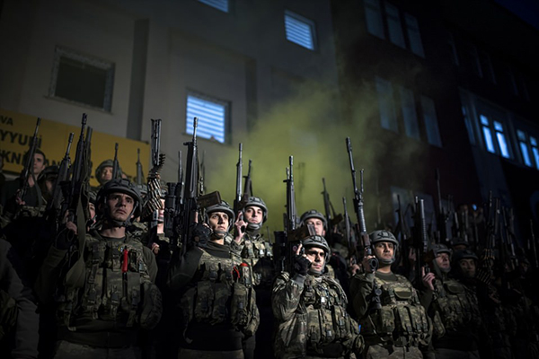 Tekbirlerle Yüksekova'dan ayrıldılar - 908