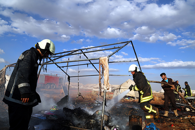 Esed mülteci kampına bomba yağdırdı - 599