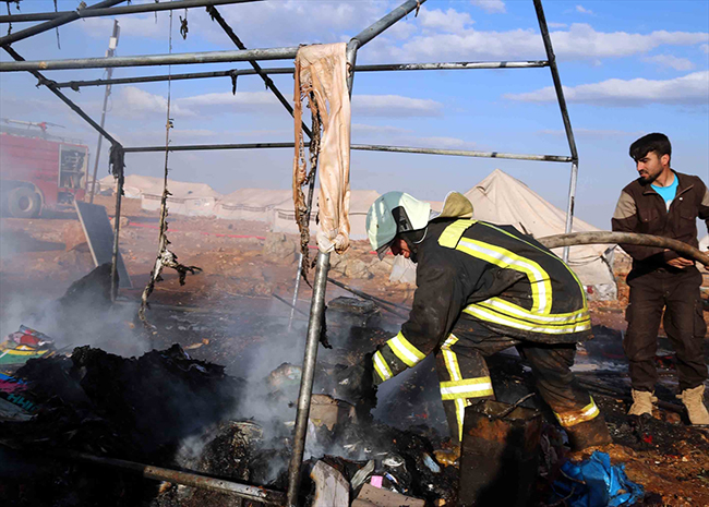 Esed mülteci kampına bomba yağdırdı - 917