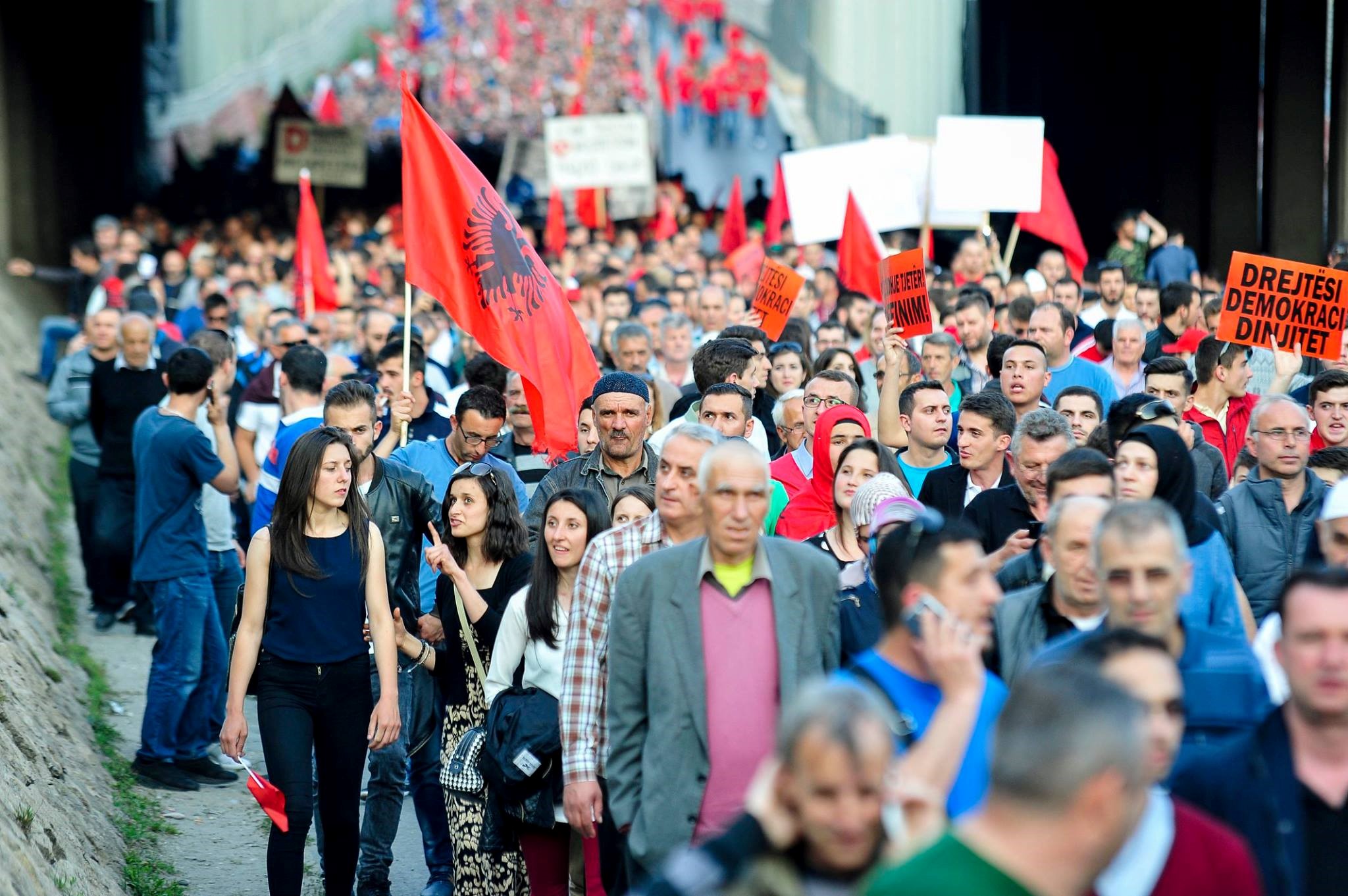 Makedonya'da hükümet protesto edildi - 562