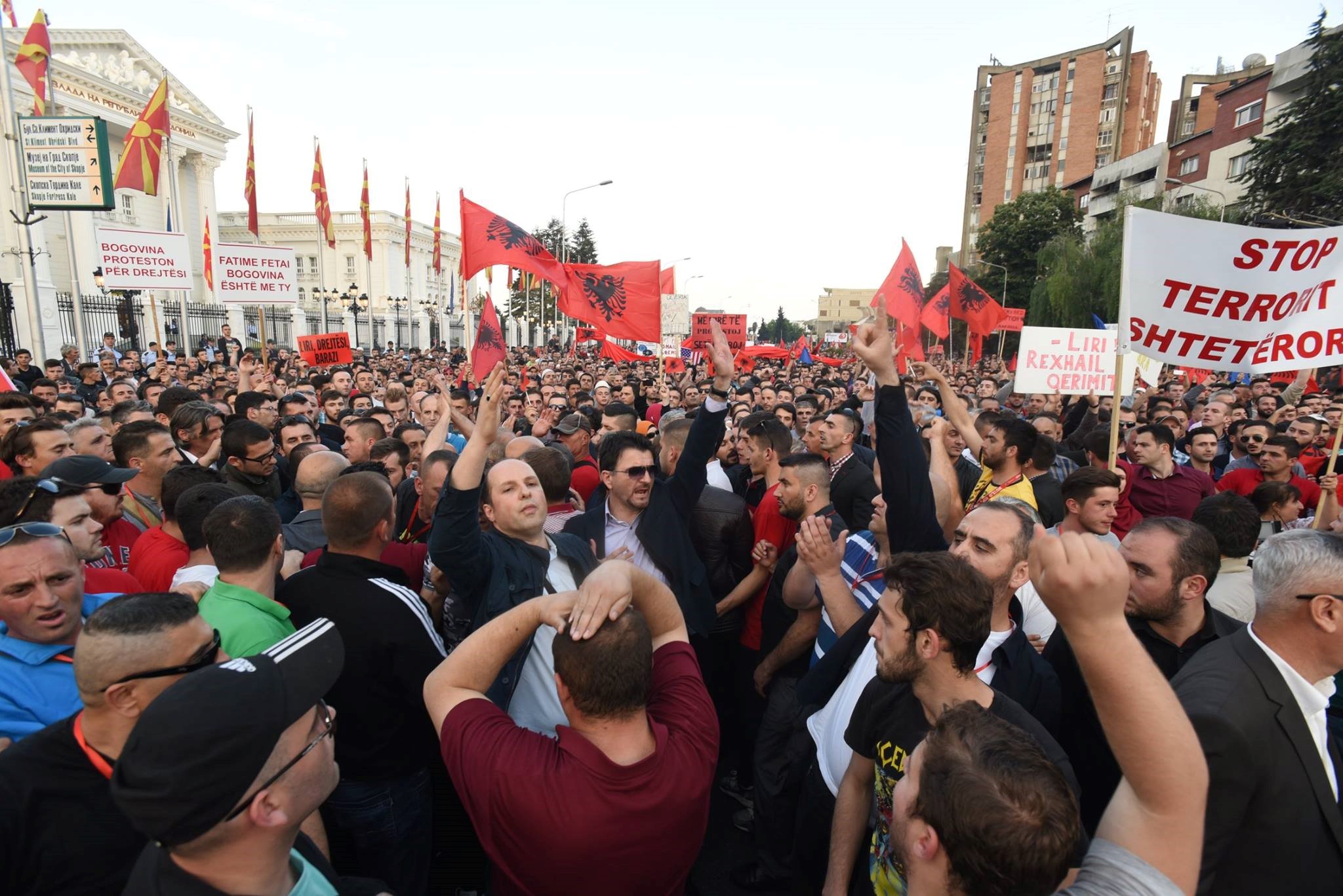 Makedonya'da hükümet protesto edildi - 913