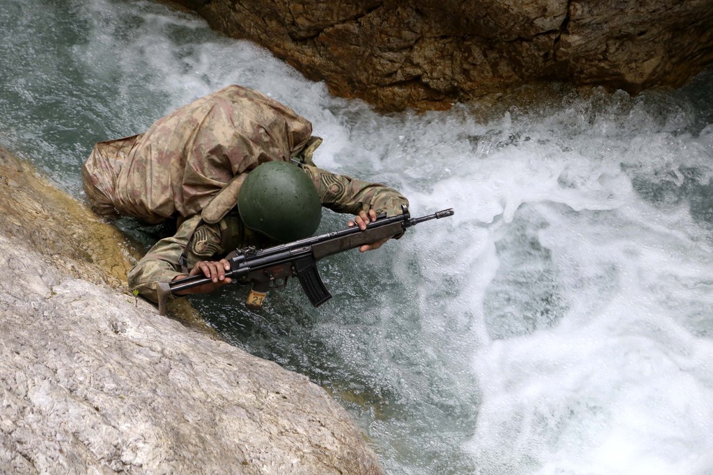 Komandolardan nefes kesen tatbikat - 894