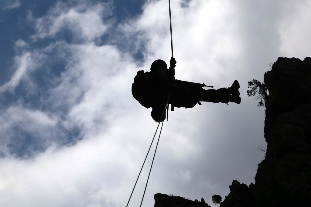 Komandolardan nefes kesen tatbikat - 897