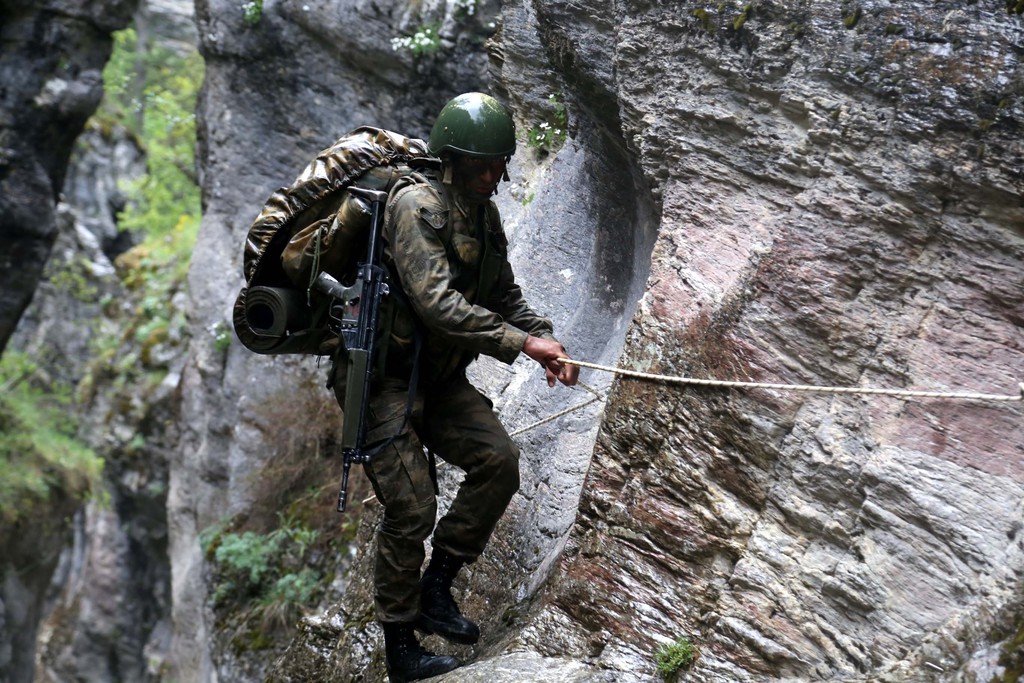 Komandolardan nefes kesen tatbikat - 727