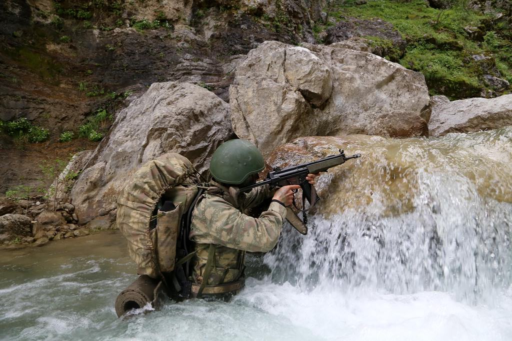 Komandolardan nefes kesen tatbikat - 756