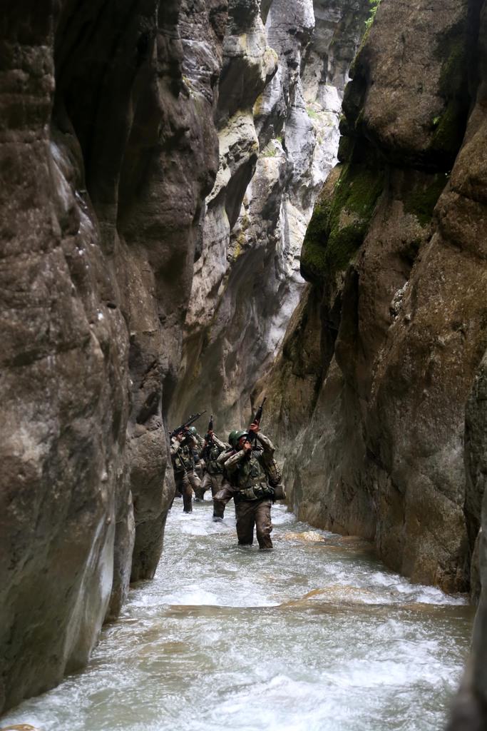 Komandolardan nefes kesen tatbikat - 761