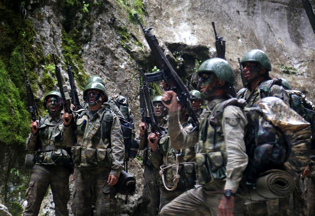 Komandolardan nefes kesen tatbikat - 836