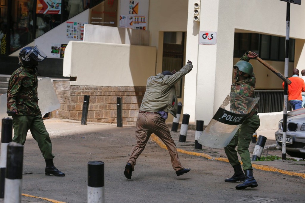 Polisten protestoculara sert müdahale - 19
