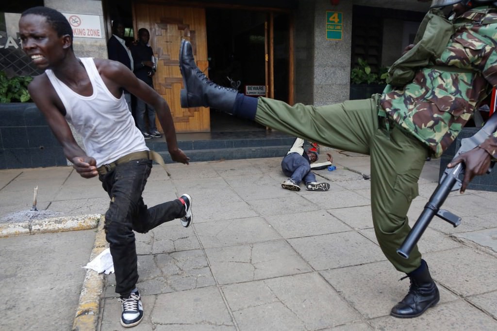 Polisten protestoculara sert müdahale - 17