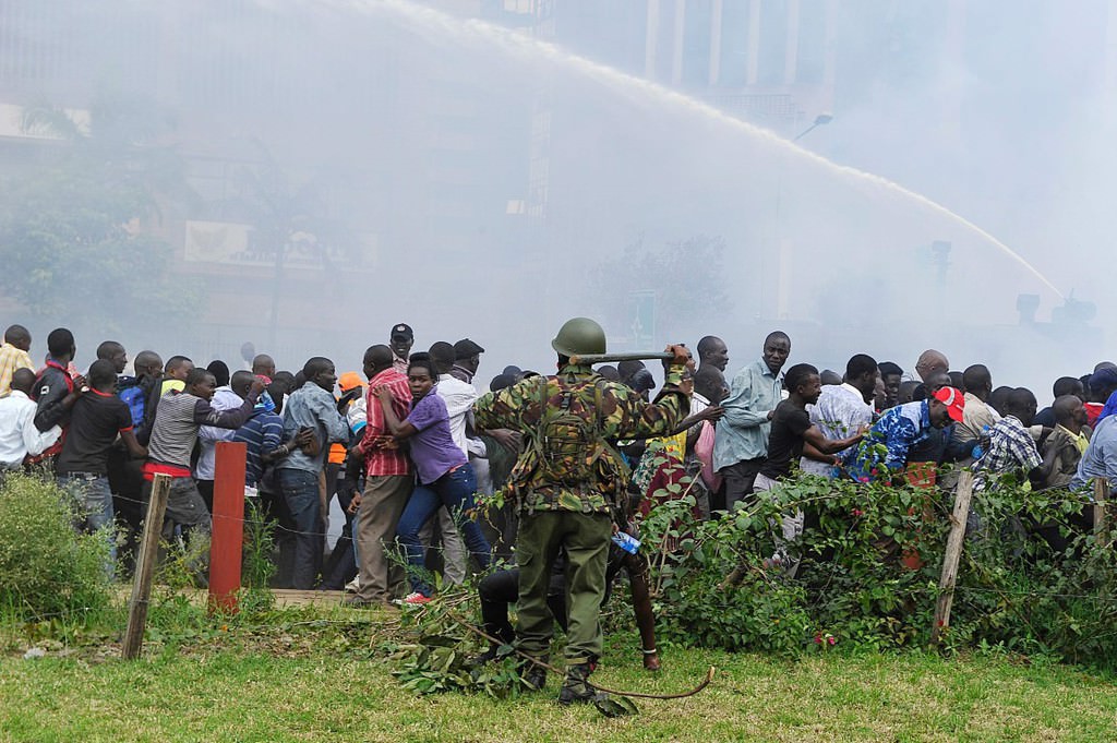 Polisten protestoculara sert müdahale - 32