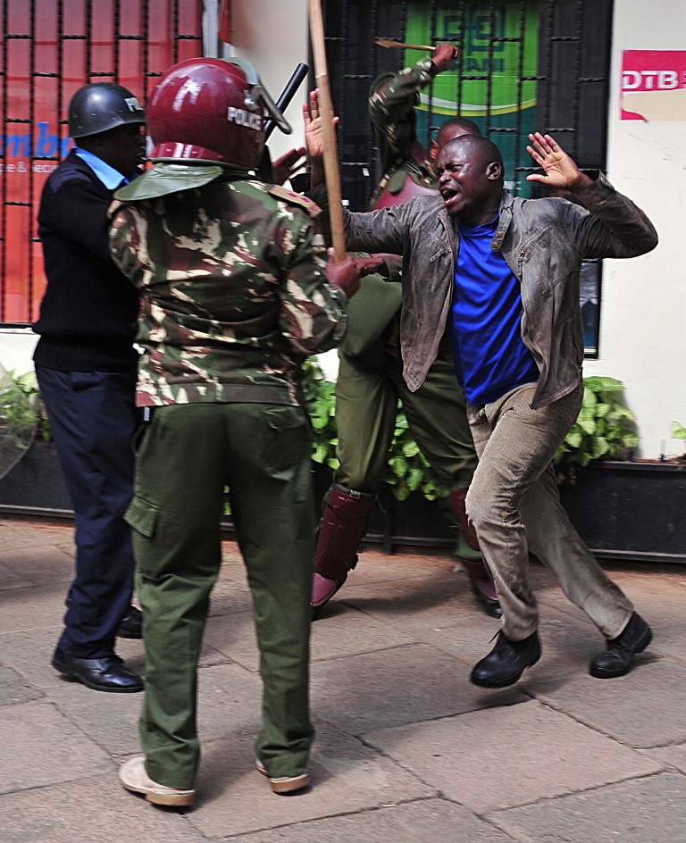 Polisten protestoculara sert müdahale - 27