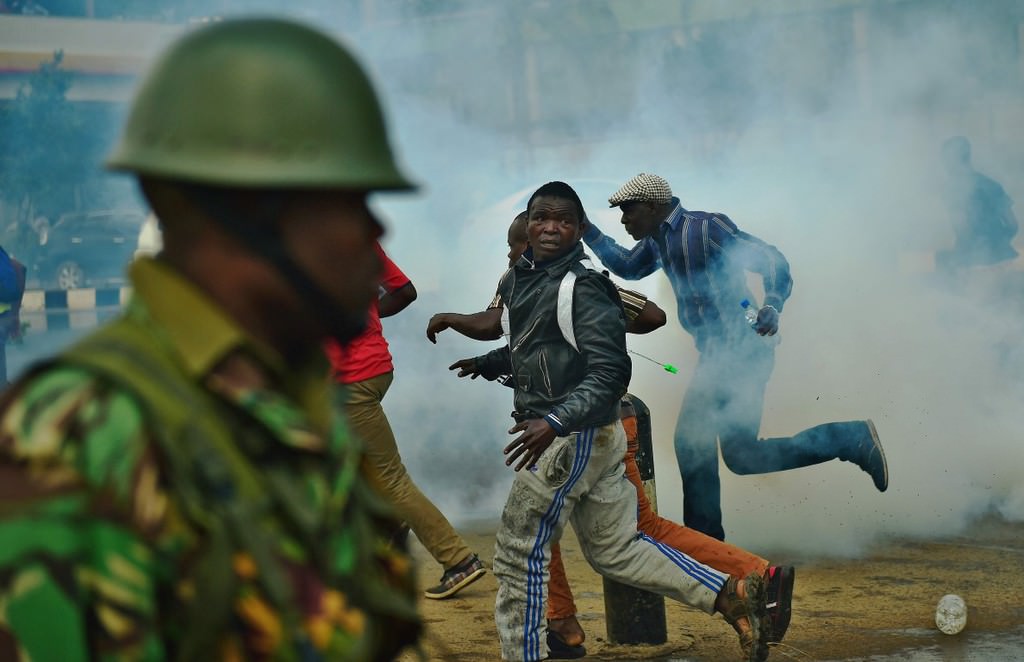 Polisten protestoculara sert müdahale - 36
