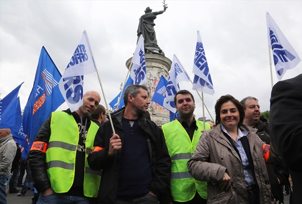 Paris'te sokaklar savaş alanına döndü - 14