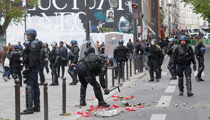 Paris'te sokaklar savaş alanına döndü - 30