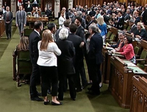 Kanada Parlamentosu’nda kavga çıktı - 3