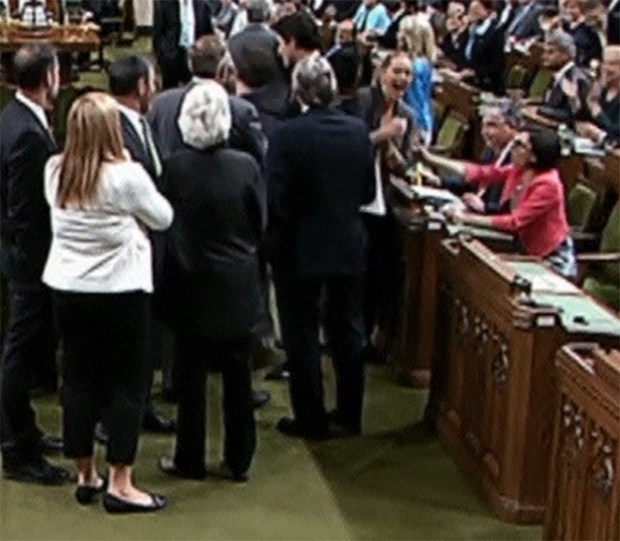 Kanada Parlamentosu’nda kavga çıktı - 5