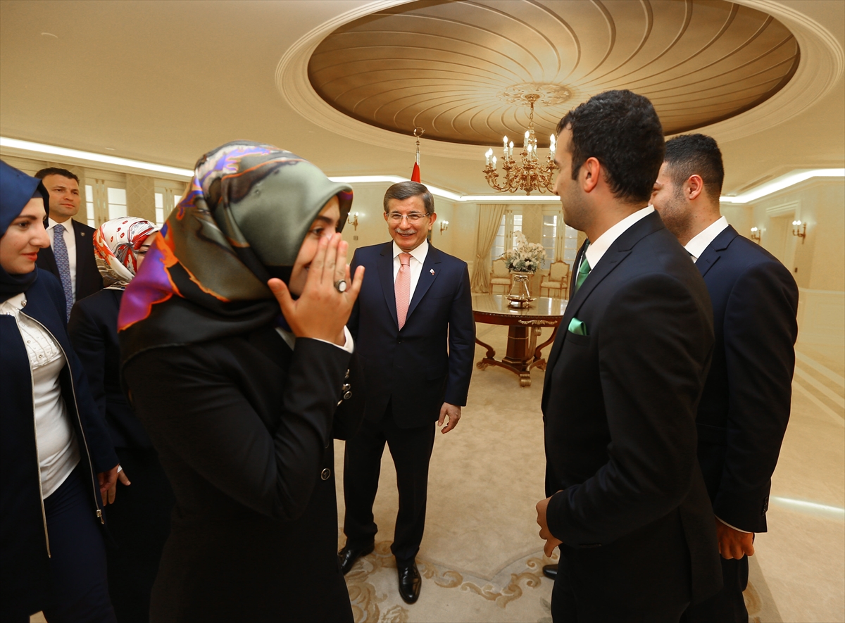 Davutoğlu, gençleri Çankaya Köşkü'nde ağırladı - 1