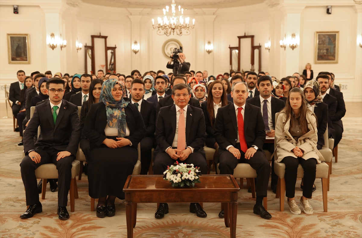 Davutoğlu, gençleri Çankaya Köşkü'nde ağırladı - 3