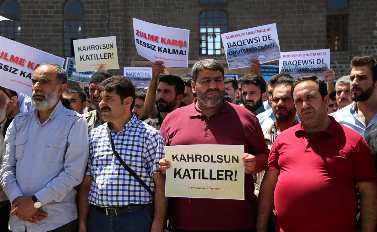 Diyarbakır'da ölenler için gıyabi namazı kılındı - 8
