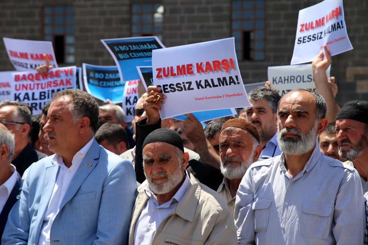 Diyarbakır'da ölenler için gıyabi namazı kılındı - 6