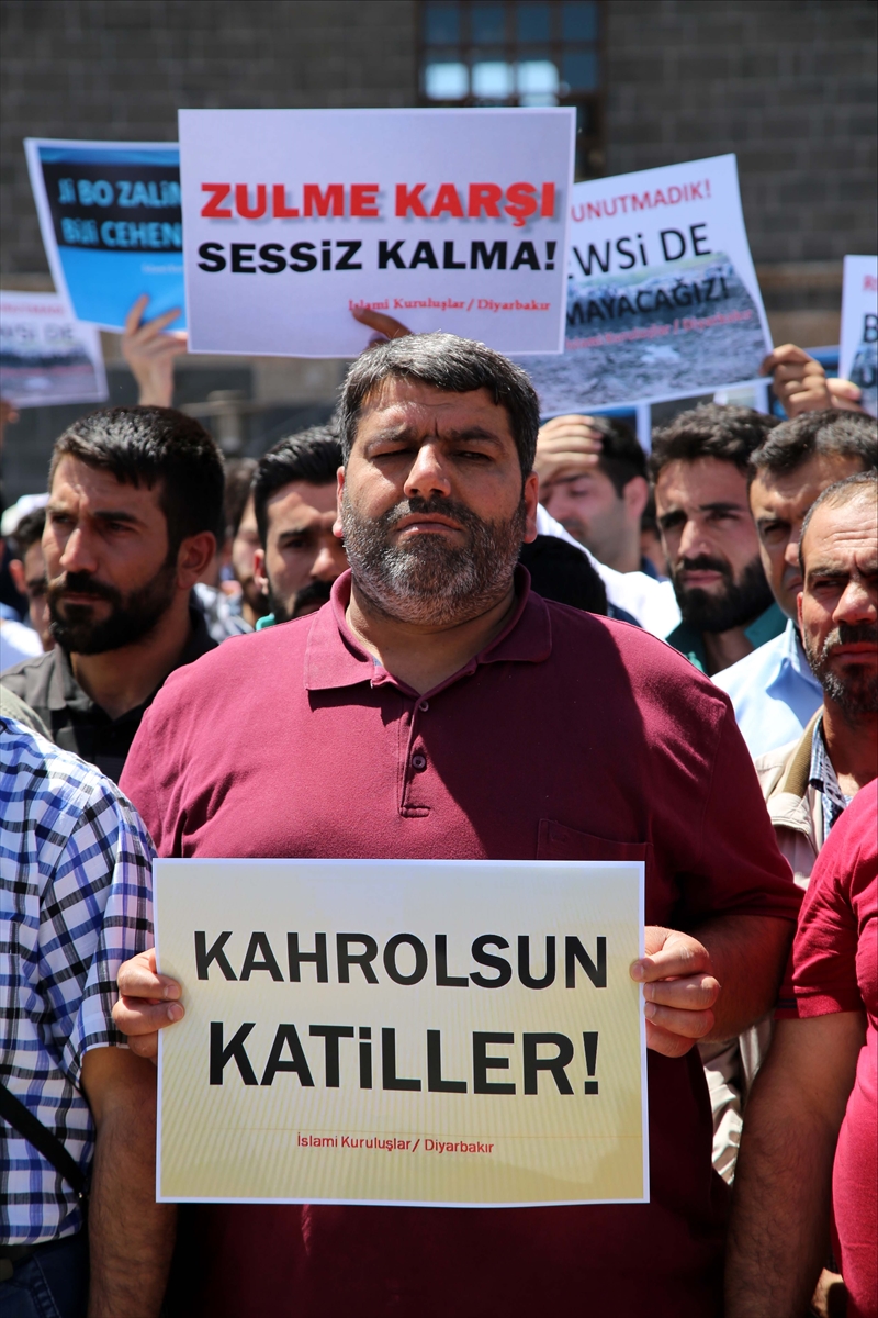 Diyarbakır'da ölenler için gıyabi namazı kılındı - 4