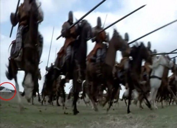 Filmlerdeki inanılmaz çekim hataları - 29