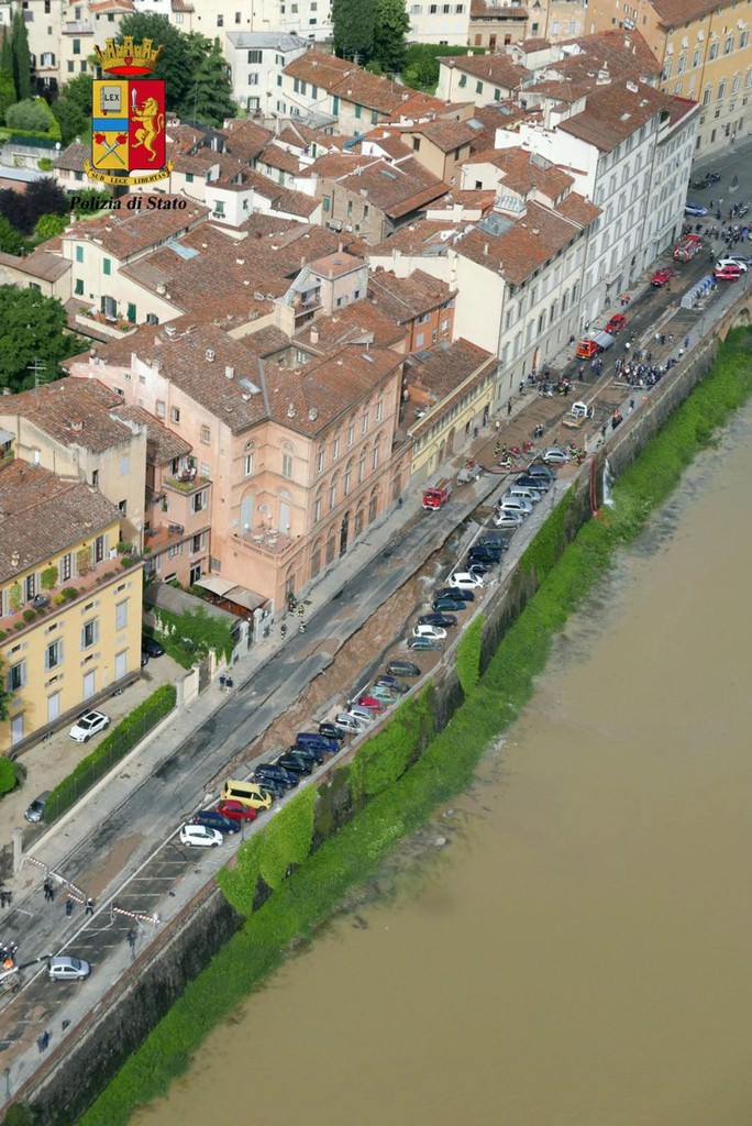 Dev yarık araçları yuttu - 835