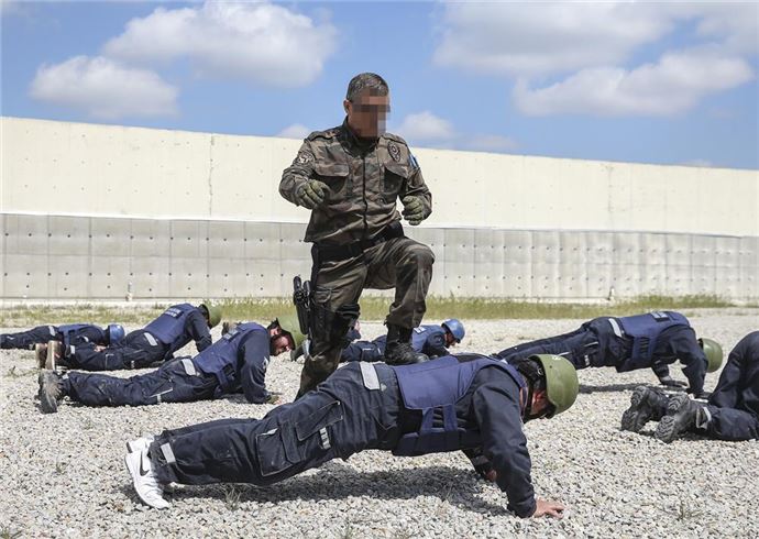 Savaş muhabirlerini PÖH eğitiyor - 6