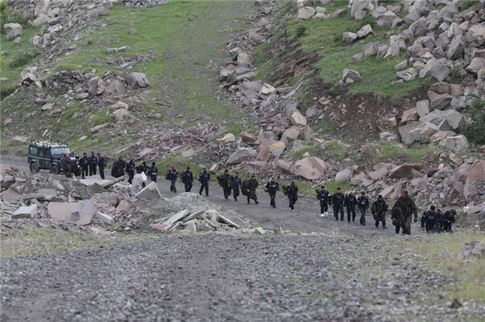 Savaş muhabirlerini PÖH eğitiyor - 633