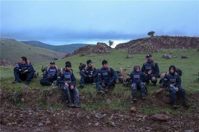 Savaş muhabirlerini PÖH eğitiyor - 634