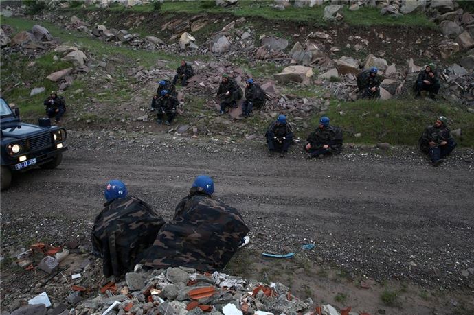 Savaş muhabirlerini PÖH eğitiyor - 618