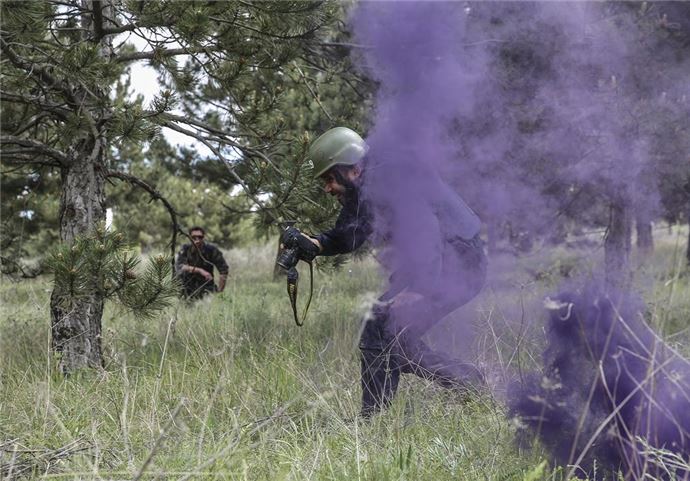 Savaş muhabirlerini PÖH eğitiyor - 773